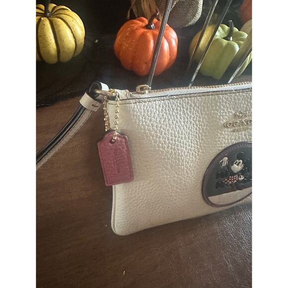 Coach X Disney Collaboration Minnie Mouse Wristlet Women’s EUC - Picture 2 of 9